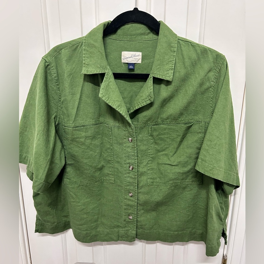 Universal Threads cropped button down / L / short sleeve